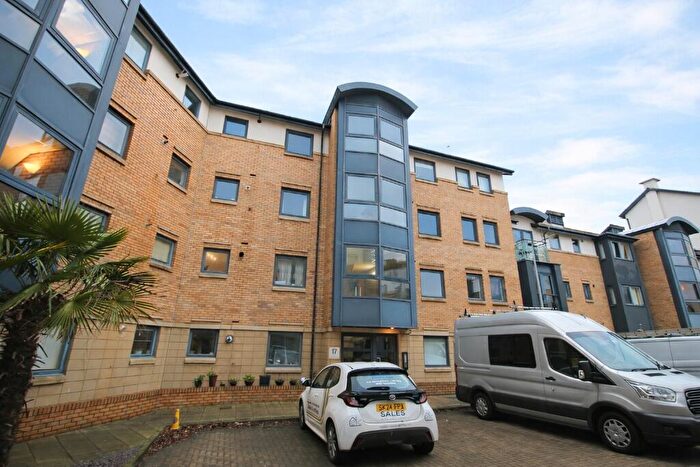 2 Bedroom Flat To Rent In Rennies Isle, Leith, Edinburgh, EH6
