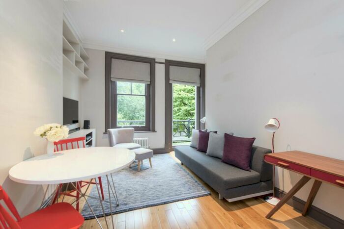 1 Bedroom Flat To Rent In Albert Bridge Road, SW11