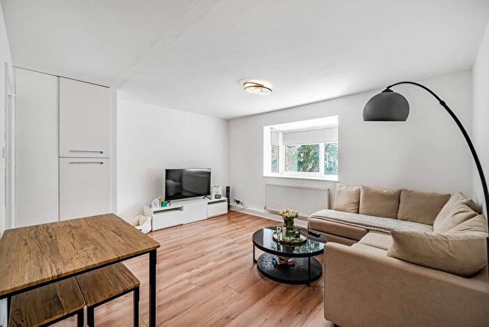 1 Bedroom Flat To Rent In Barham Road, , South Croydon, CR2