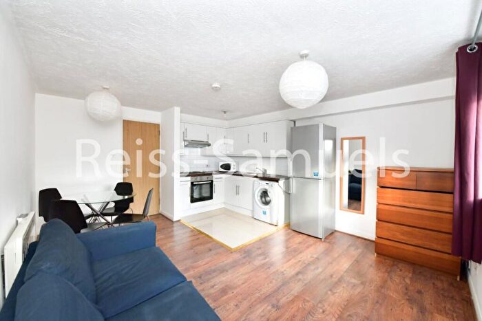 1 Bedroom Flat To Rent In Ambassador Square, Isle Of Dogs, , London, E14
