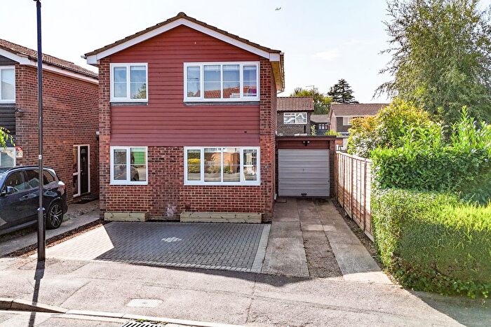 3 Bedroom Link Detached House For Sale In Purssell Close, Maidenhead, Berkshire, SL6
