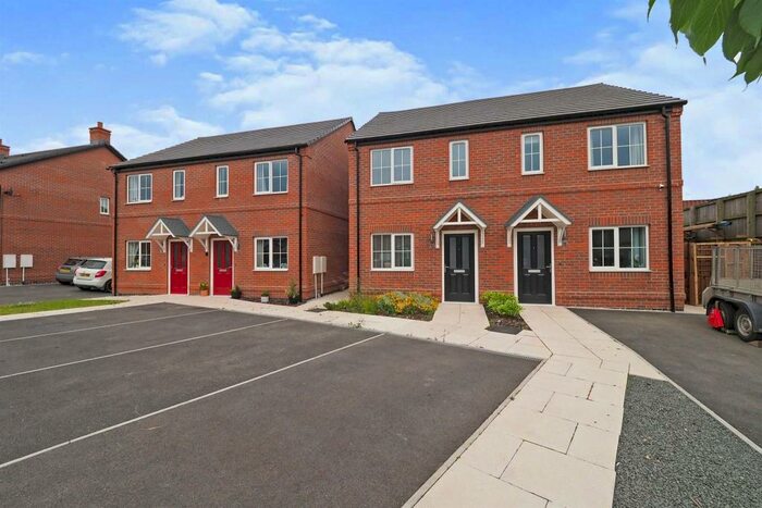 2 Bedroom Semi-Detached House For Sale In Lathkill Drive, Ashbourne, DE6