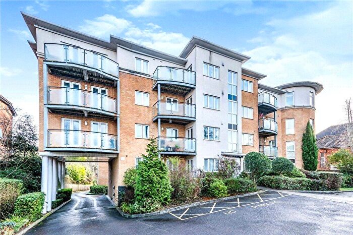 2 Bedroom Apartment For Sale In Hill Lane, Southampton, Hampshire, SO15