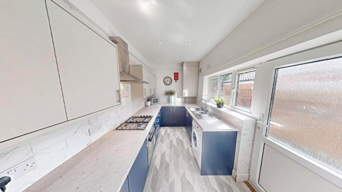 4 Bedroom House To Rent In Burford Road, Nottingham, NG7