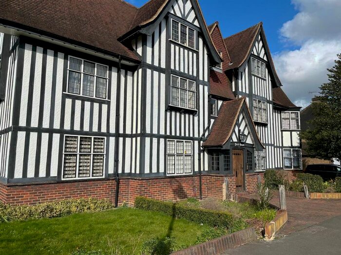 Studio To Rent In York House, Queens Drive, West Acton, London, W3