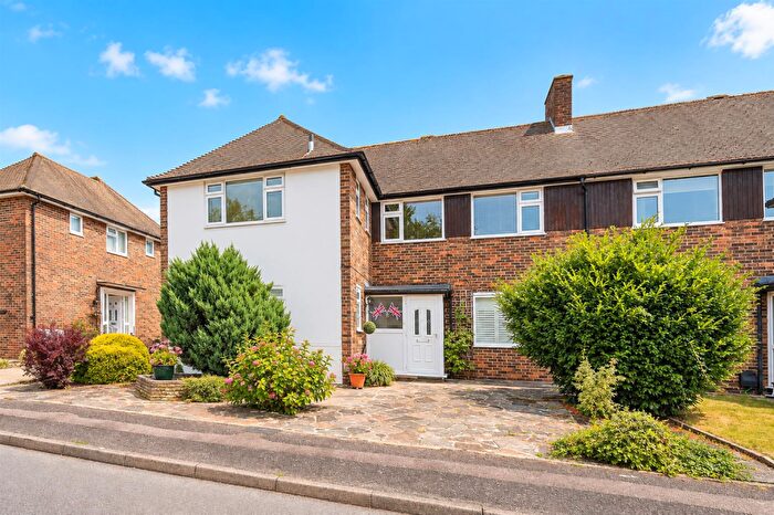 2 Bedroom Maisonette For Sale In Courtlands Crescent, Banstead, SM7