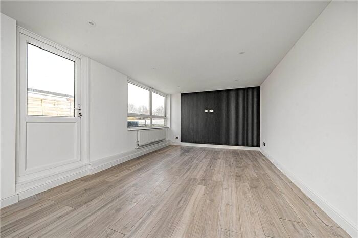 1 Bedroom Flat For Sale In The Lawns, Lake Road, London, SW19