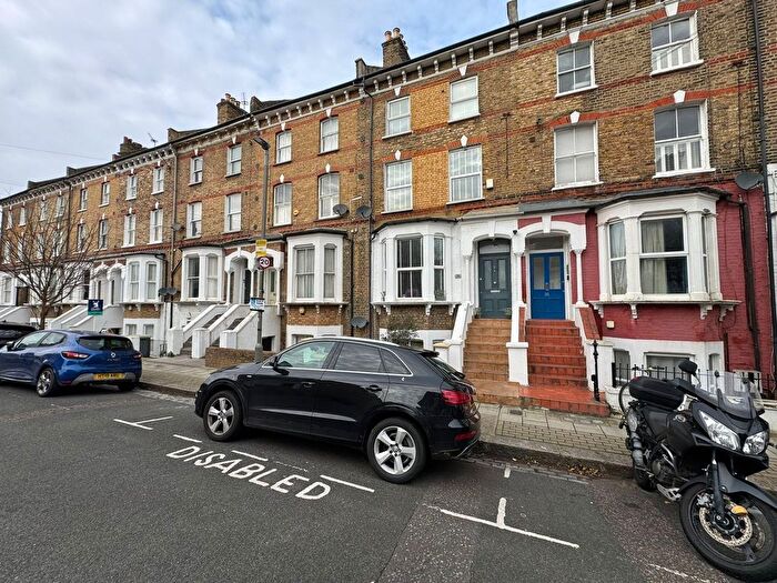 1 Bedroom Flat To Rent In Cologne Road, Clapham Junction, SW11