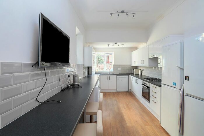 5 Bedroom Detached House To Rent In Highland Road, Southsea, Hampshire, PO4