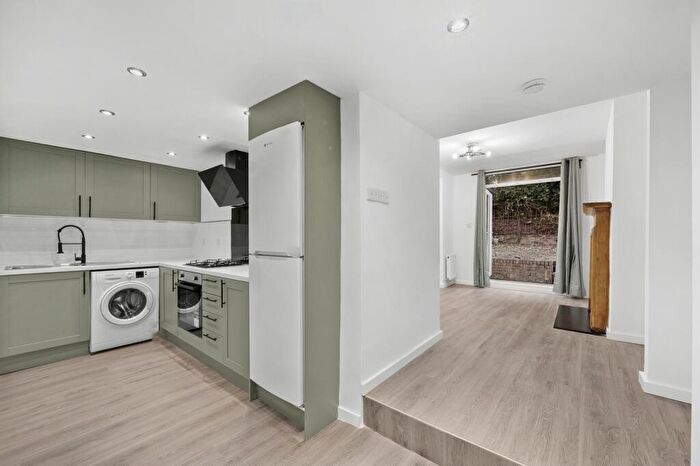 1 Bedroom Flat For Sale In Bardolph Road, Islington, N7