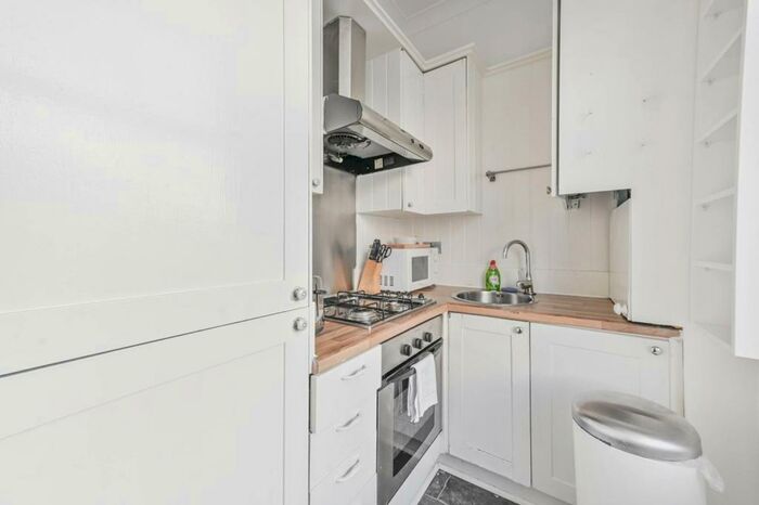 2 Bedroom Flat To Rent In Finborough Road, South Kensington, London, SW10