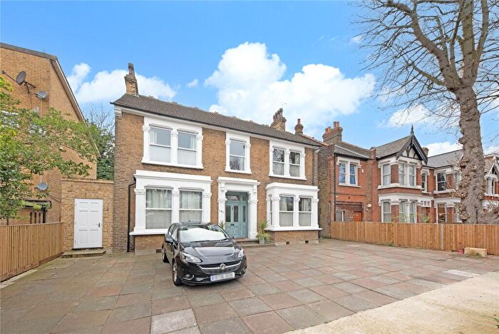 1 Bedroom Detached House To Rent In New Wanstead, Wanstead, London, E11