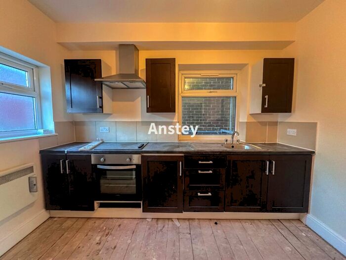 2 Bedroom Flat To Rent In Market Street, Eastleigh, Hampshire, SO50