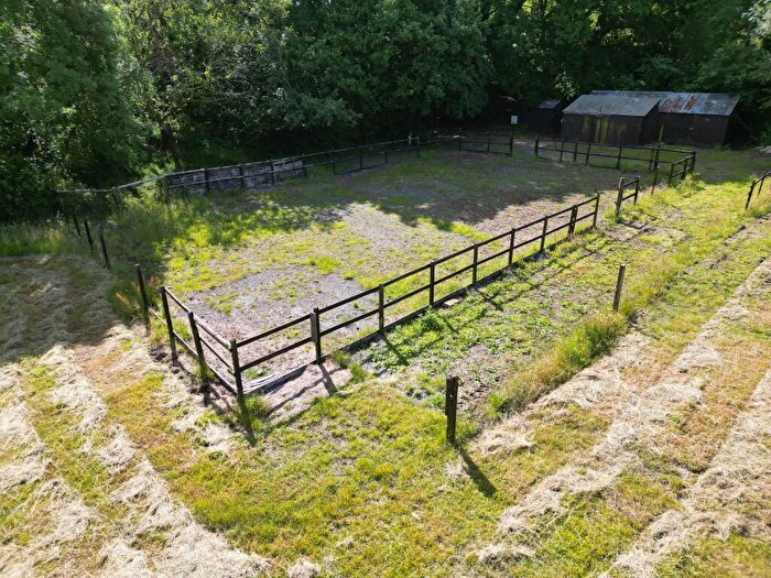 Equestrian Facility For Sale In Lot - Glen Road, Sarisbury Green, Hampshire, SO31