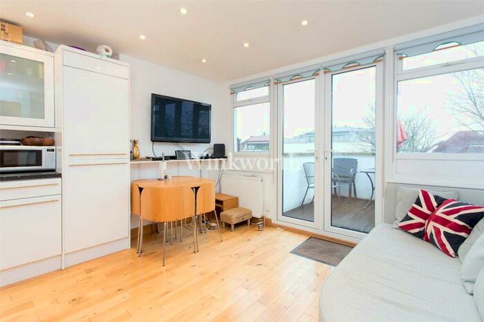 2 Bedroom Apartment To Rent In Golders Green Road, London, NW11