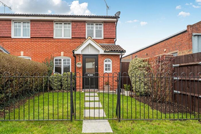 3 Bedroom Semi Detached House For Sale In Blackamoor Lane, Maidenhead, SL6