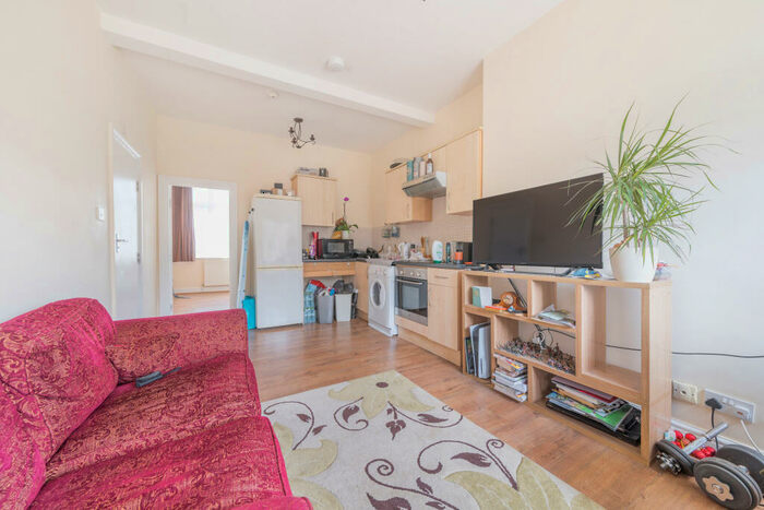 1 Bedroom Apartment To Rent In Upper Richmond Road West, East Sheen, SW14