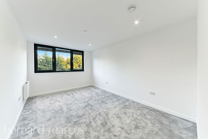 1 Bedroom Flat To Rent In High Road, Whetstone, N20