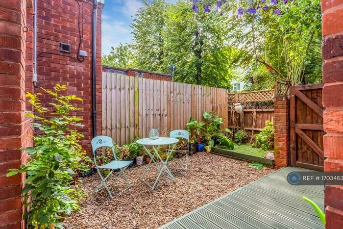 1 Bedroom Flat To Rent In Gautrey Road, London, SE15