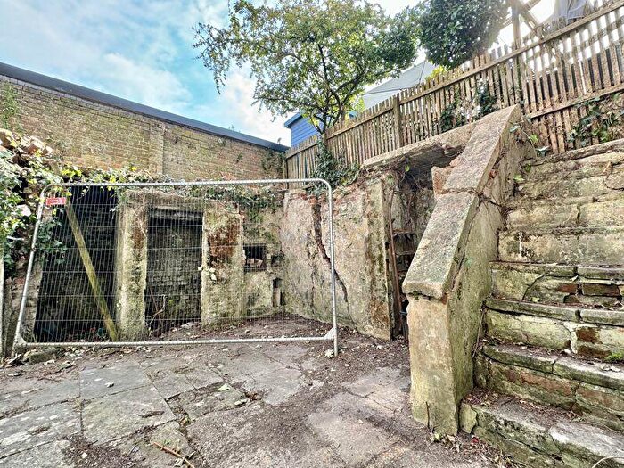 1 Bedroom Apartment For Sale In Bath Road, Cowes, PO31