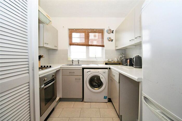 1 Bedroom Flat For Sale In Captains Place, Southampton, Hampshire, SO14