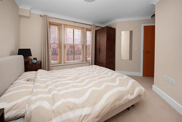 2 Bedroom Flat For Sale In St. Matthews Gardens, Cambridge, CB1