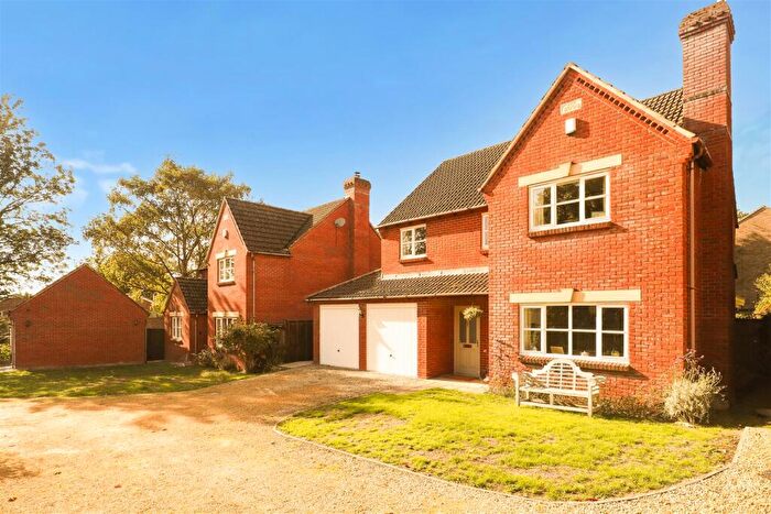 4 Bedroom Detached House For Sale In Vicarage Close, Cashes Green, Stroud, GL5