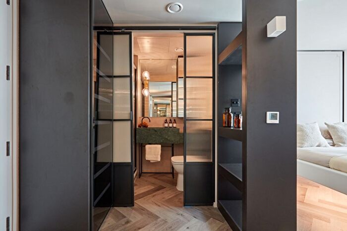 Studio To Rent In Brondesbury Park, London, NW6