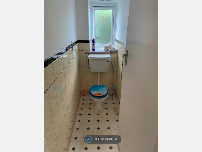 2 Bedroom Flat To Rent In Toft Mansions, Bournemouth, BH1