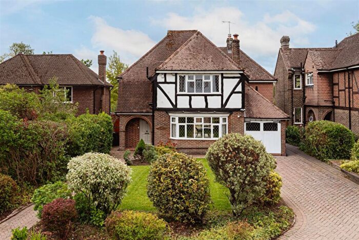 4 Bedroom Detached House For Sale In Bushetts Grove, Merstham, Redhill, RH1