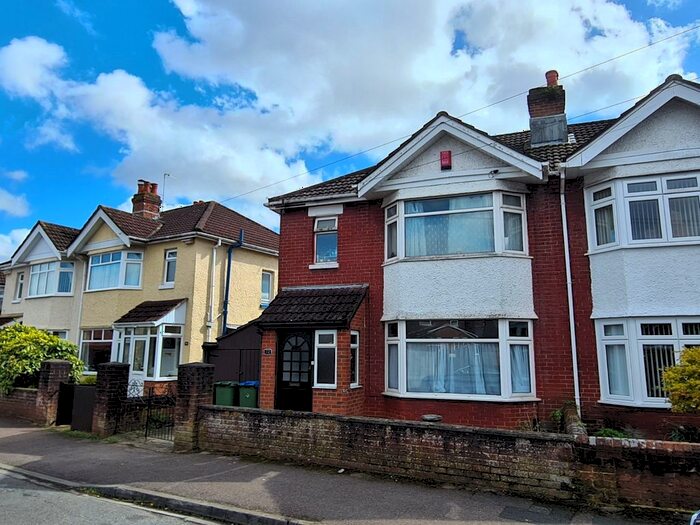 3 Bedroom Semi-Detached House To Rent In Wilton Crescent, Southampton, SO15