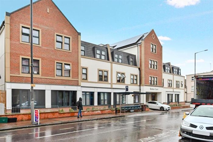 2 Bedroom Apartment To Rent In Barbara Court - Bedminster, BS3