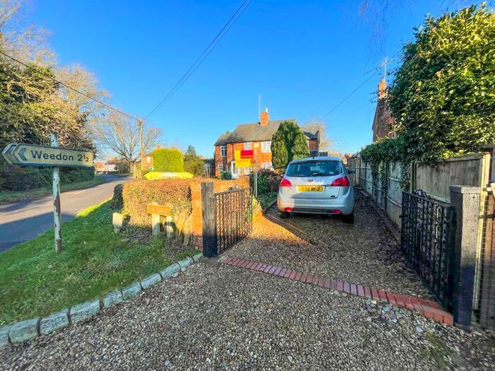 3 Bedroom Semi-Detached House For Sale In The Green, Aston Abbotts, Aylesbury HP22