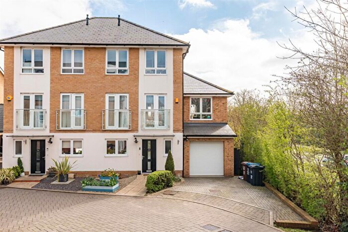 5 Bedroom Semi Detached House For Sale In Appletree Way, Welwyn Garden City, AL7