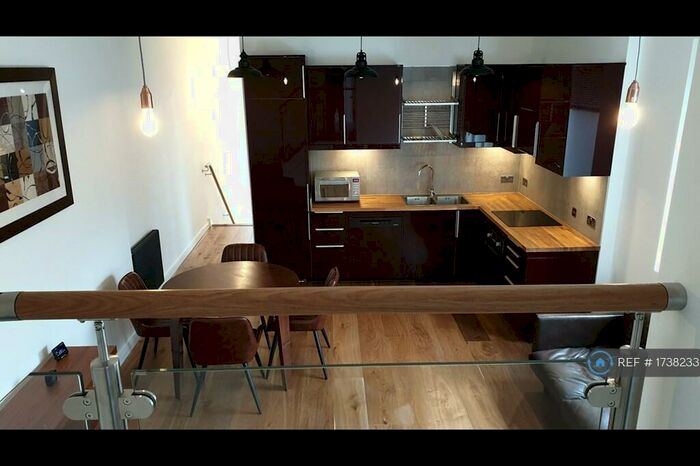 2 Bedroom Flat To Rent In Charman Road, Redhill, RH1