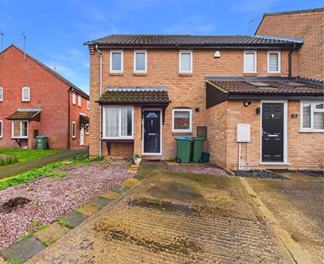 1 Bedroom Terraced House For Sale In Turner Close, Cleveland Park, Aylesbury, HP20