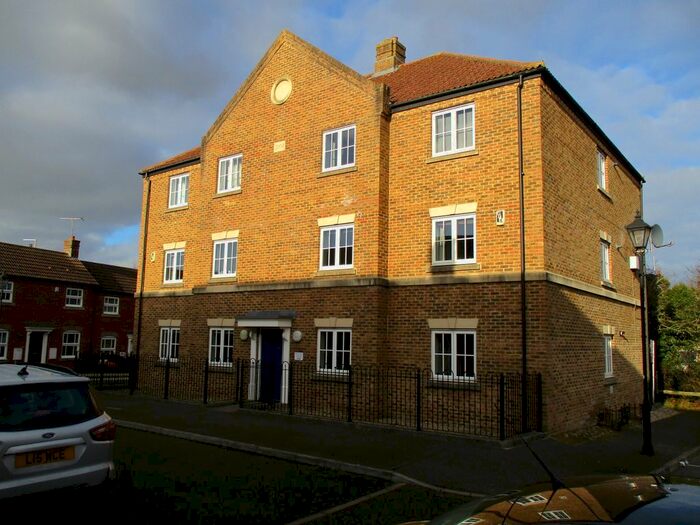 2 Bedroom Flat To Rent In Paddock Close, Aylesbury, HP19