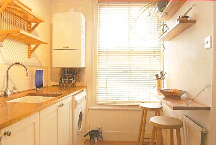 2 Bedroom Apartment To Rent In Chatsworth Road, London, E5