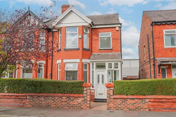 3 Bedroom Semi-Detached House For Sale In Lime Grove, Old Trafford, M16
