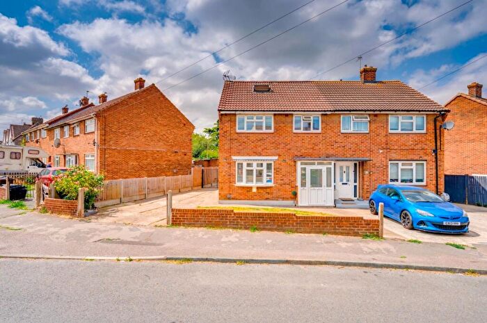 4 Bedroom Semi-Detached House For Sale In Hill House Road, Dartford, Kent, DA2