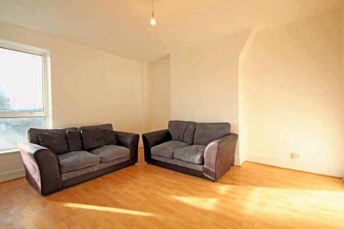 2 Bedroom Flat To Rent In Pownall Gardens, Hounslow, TW3