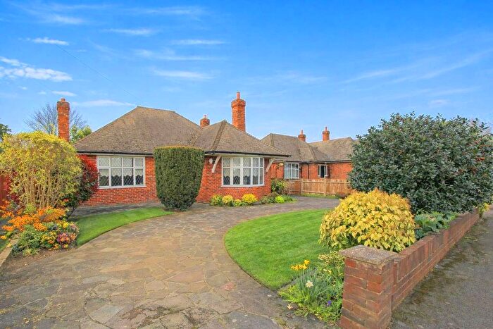 3 Bedroom Detached Bungalow For Sale In Chiltern Road, South Sutton, SM2
