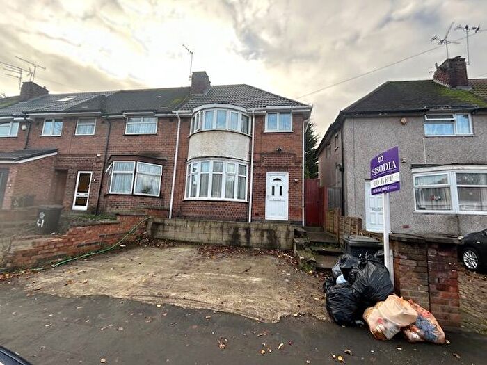 3 Bedroom Town House To Rent In Wicklow Drive, Leicester, LE5