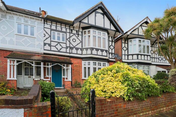 2 Bedroom Flat To Rent In Loveday Road, London, W13