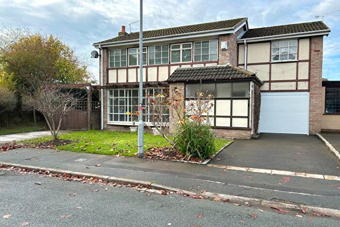 4 Bedroom Link Detached House For Sale In St. Andrews Drive, Holmes Chapel, CW4