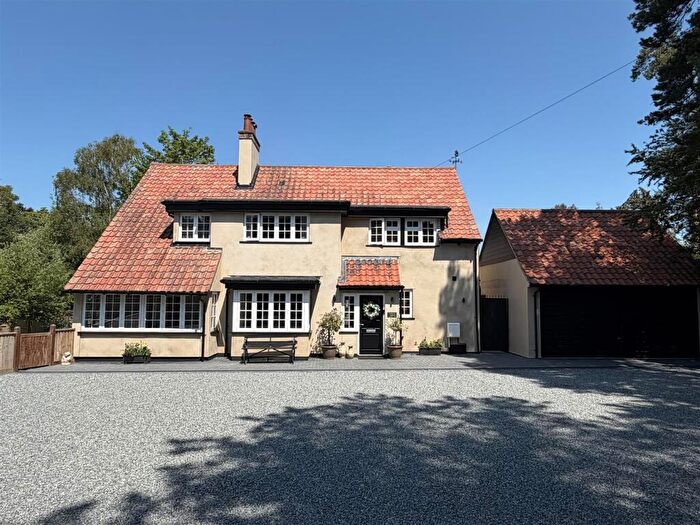 4 Bedroom Detached House For Sale In Saxmundham Road, Aldeburgh, IP15
