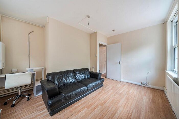 3 Bedroom Flat For Sale In Doddington Grove, London, SE17