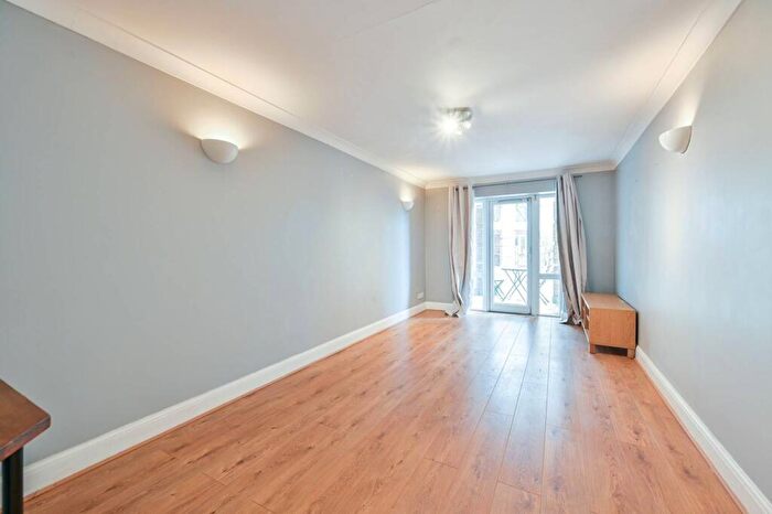 1 Bedroom Flat To Rent In Rotherhithe Street, Rotherhithe, London, SE16