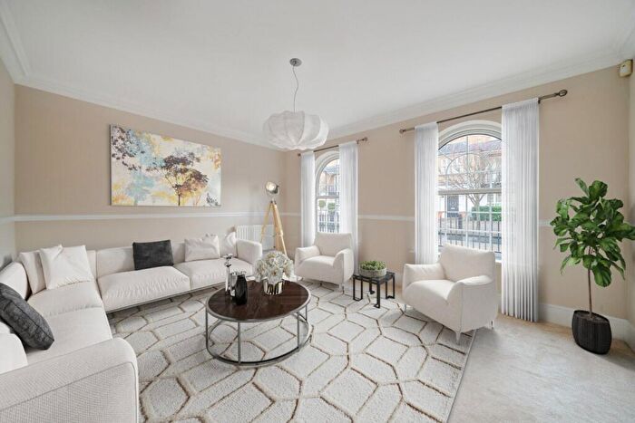 3 Bedroom Terraced House For Sale In Waterside Avenue, Beckenham, Kent, BR3