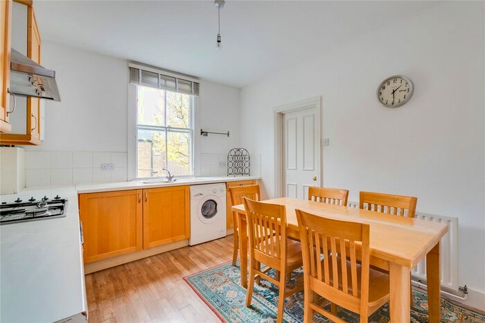 2 Bedroom Flat To Rent In St Ann's Hill, Wandsworth, London, SW18